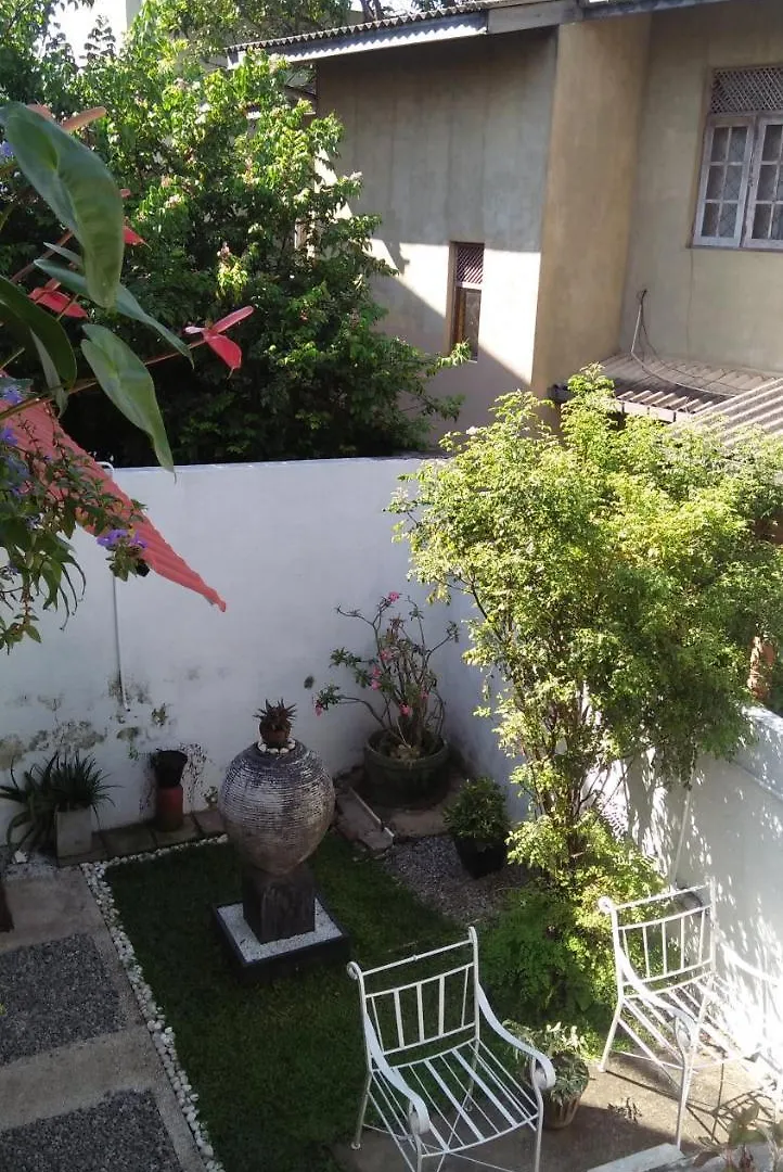 Mini'S Residence Colombo Bed & Breakfast