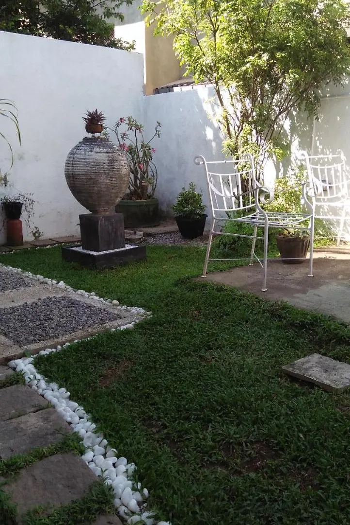 Mini'S Residence Colombo Bed & Breakfast